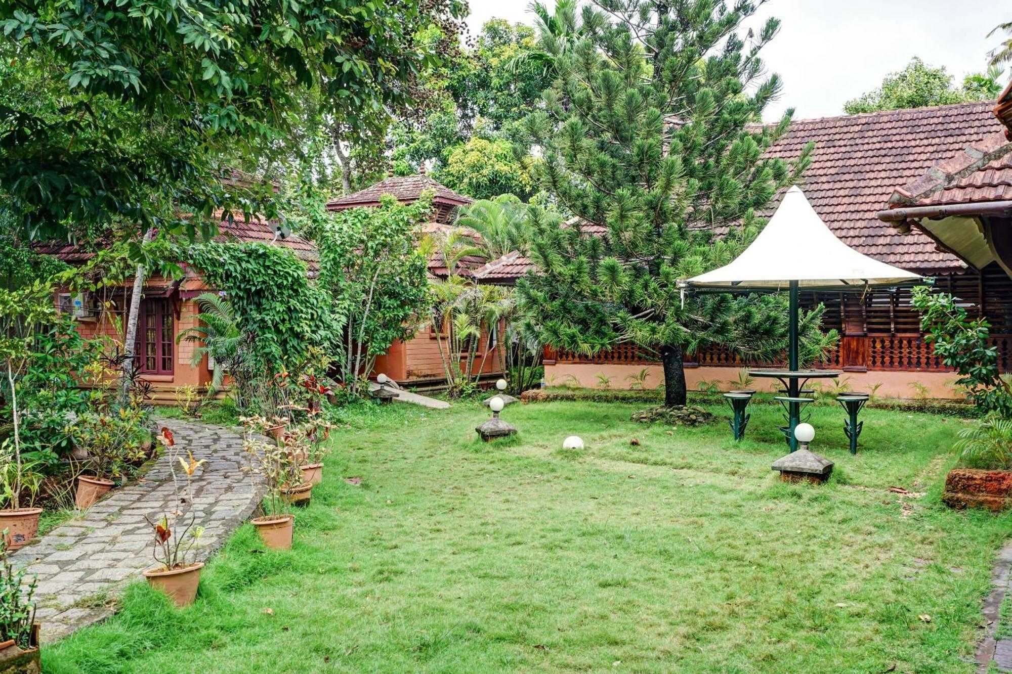 Palette - Pagoda Resorts Alappuzha Exterior photo
